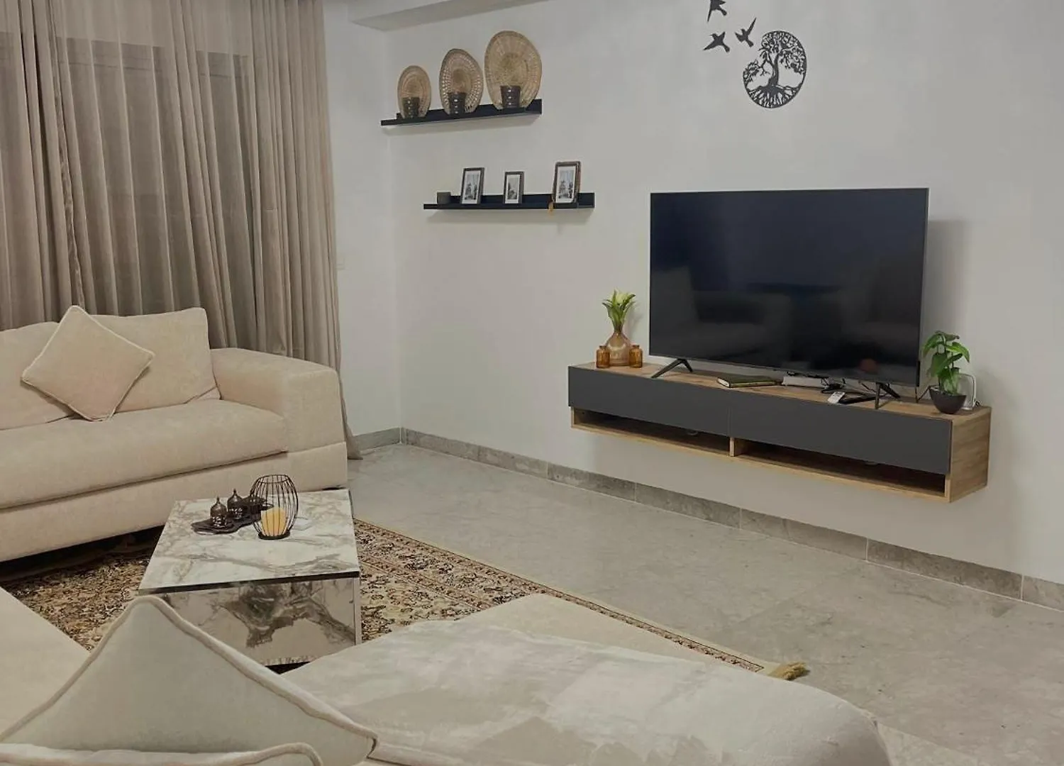 Appartement Spacieux Haut Standing Avec Suite Parentale- Ain Zaghouen Tunis 0*,